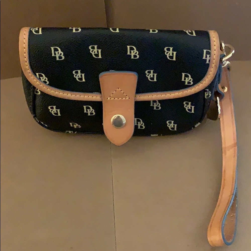 Dooney & Bourke wristlet